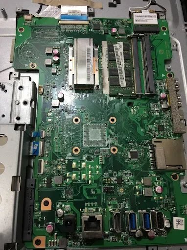 Tarjeta madre de computadora lista para revisión