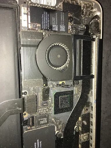 Sistema de ventilación y disipación en computadora portátil